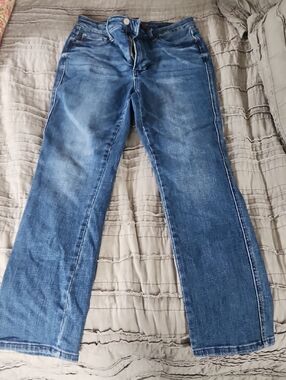 Judy Blue Medium Wash Capri Jeans